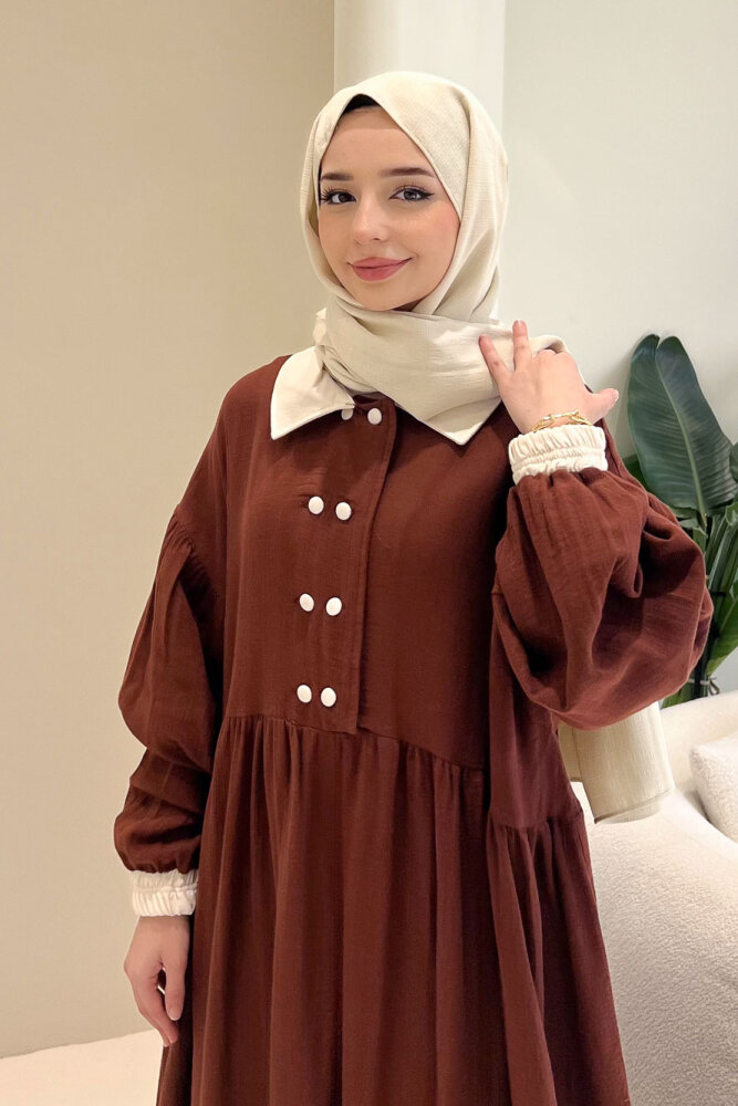 Aloura Yakalı Çift Düğmeli Müslin Elbise - Kahverengi - 5