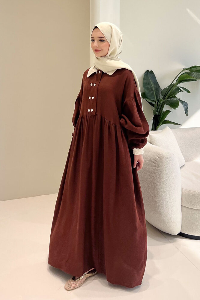 Aloura Yakalı Çift Düğmeli Müslin Elbise - Kahverengi - ALLMİSS (2)