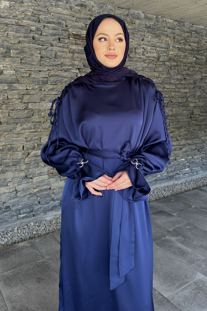 Kolu Lastik Aksesuarlı Saten Elbise - Lacivert - 5
