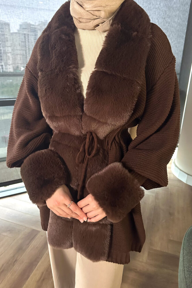 Yakası Kürk Detaylı Hırka - Kahverengi - 3