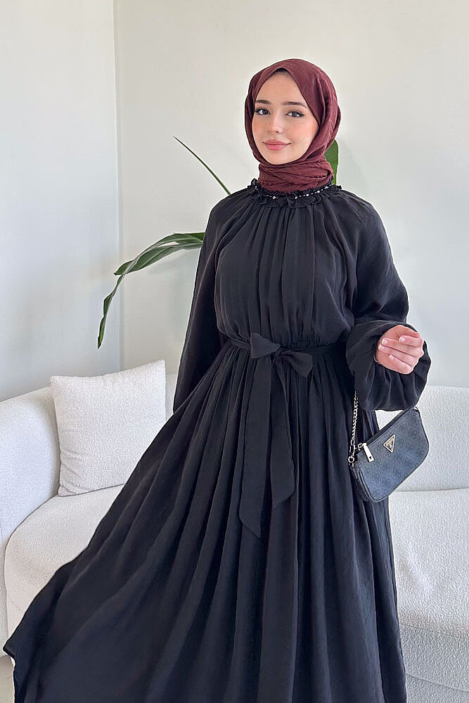 Yakası Taşlı Boncuklu Kemerli Elbise - Siyah - 4