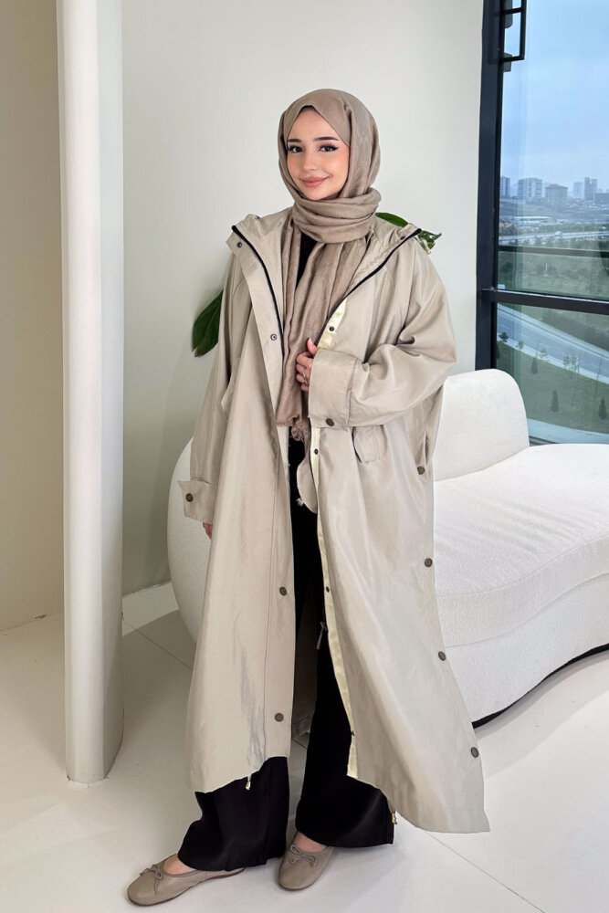 Yujin Yan Çıtçıt Detaylı Kapüşonlu Trençkot - Bej - ALLMİSS (2)