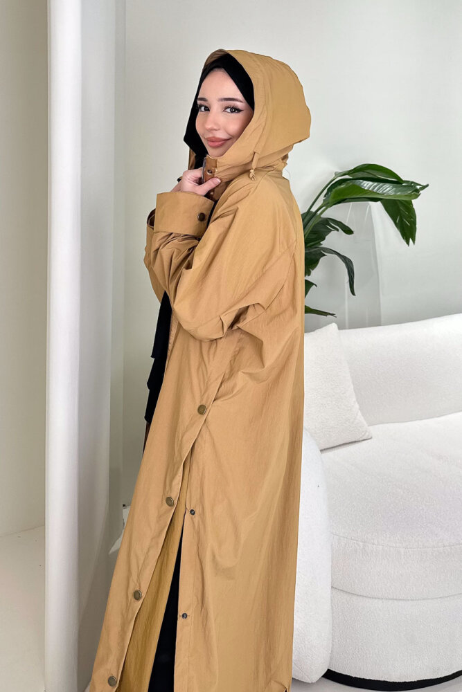Yujin Yan Çıtçıt Detaylı Kapüşonlu Trençkot - Camel - 7