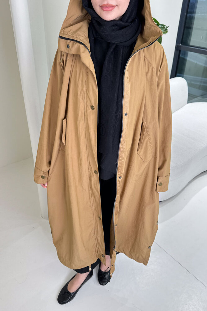 Yujin Yan Çıtçıt Detaylı Kapüşonlu Trençkot - Camel - 3