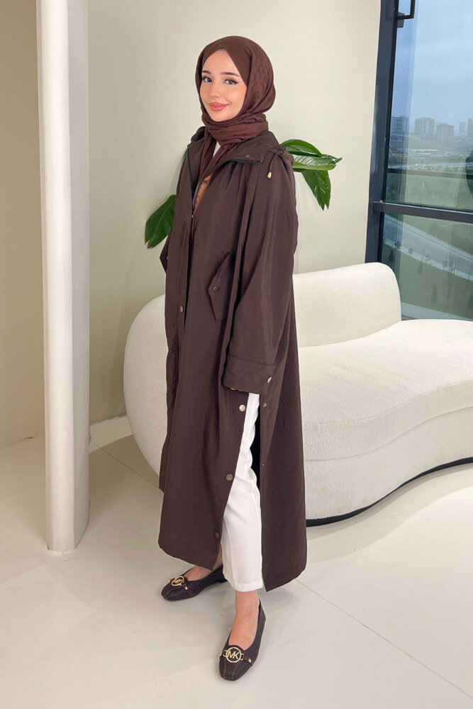 Yujin Yan Çıtçıt Detaylı Kapüşonlu Trençkot - Kahverengi - ALLMİSS (4)